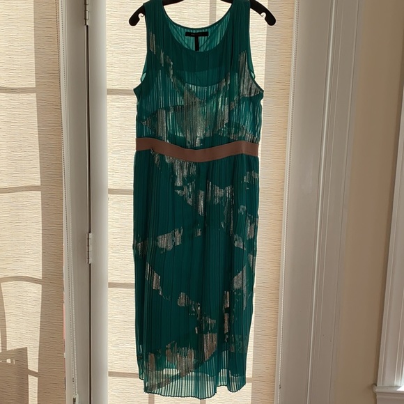 Dresse Size Large - Picture 3 of 5